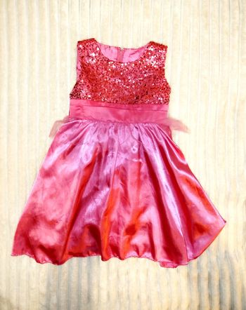 Magnifique robe de cérémonie 6 ans à sequins et volant comme neuve