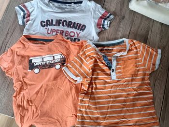 Lot 2 tee shirt (le blanc sera donné) garçon 3 ans