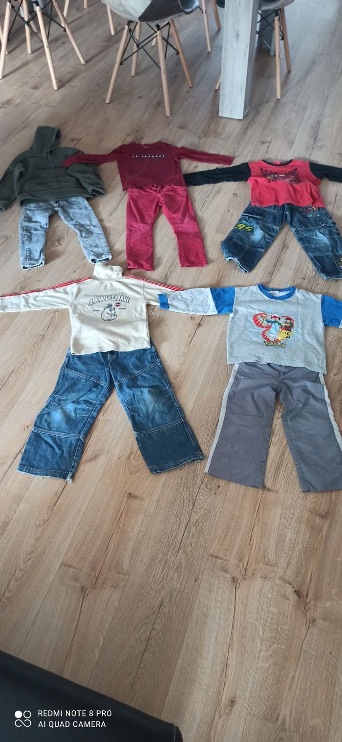 Lot de 5 ensembles 4 ans