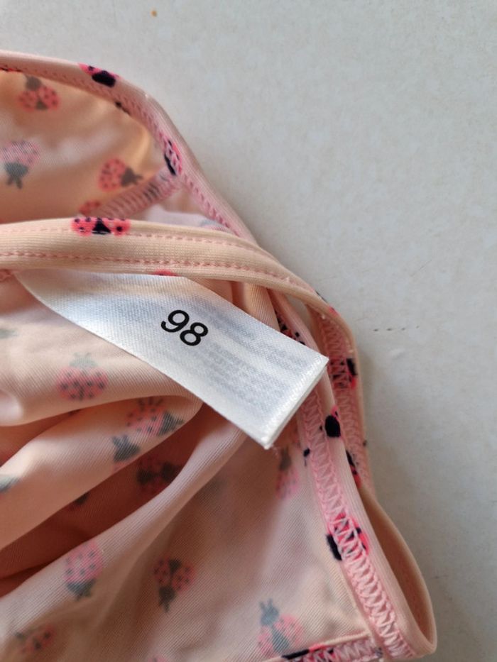 Lot 2 maillots de bain 1 chapeau été 4 ans - photo numéro 10