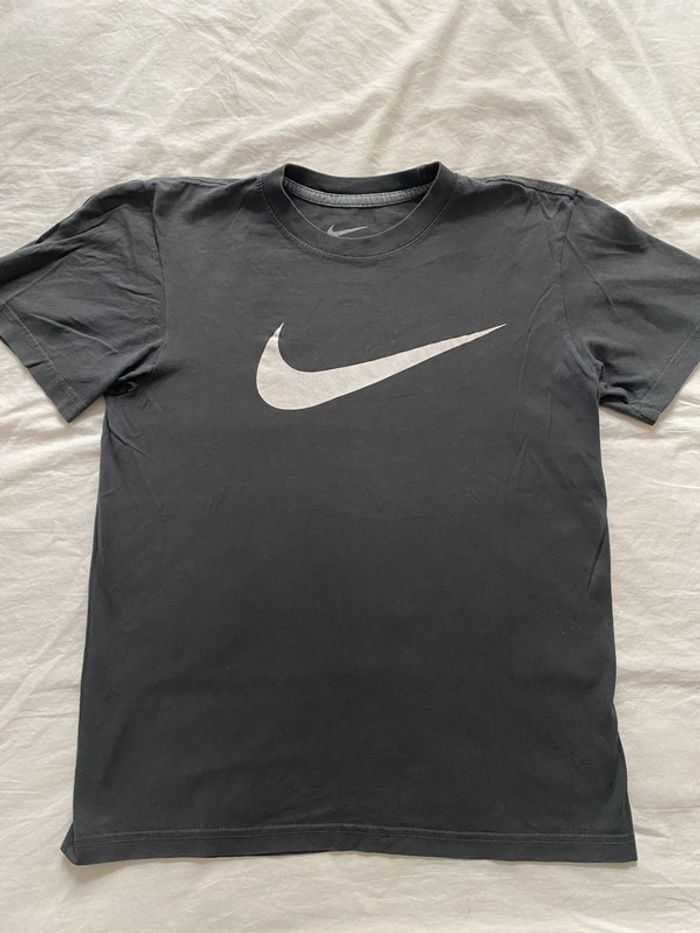 t-shirt nike taille S femme