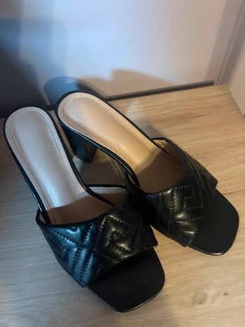 Mules noires confortables et légères