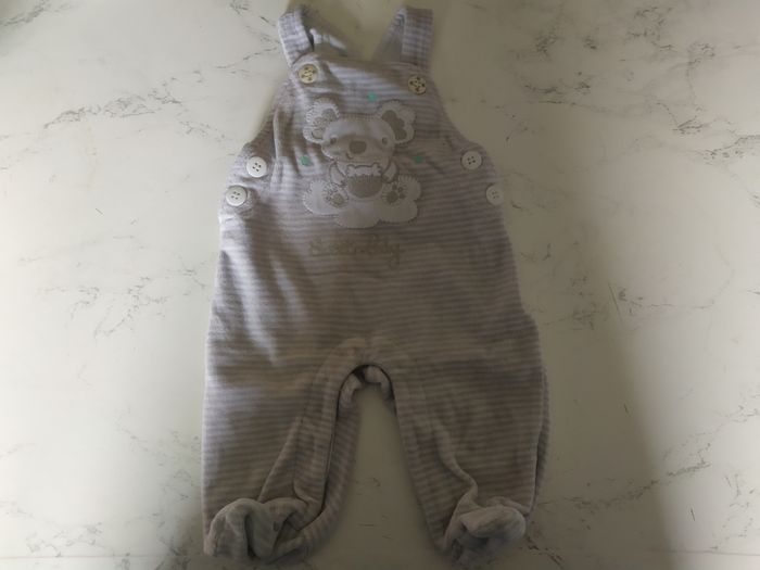 Pyjamas 1 mois - photo numéro 10