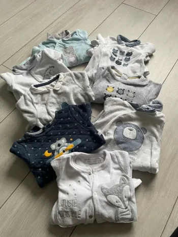 Lot de 8 pyjamas 1 mois