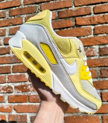 Baskets Nike air max 90 jaune blanche pointure 40 très bon état
