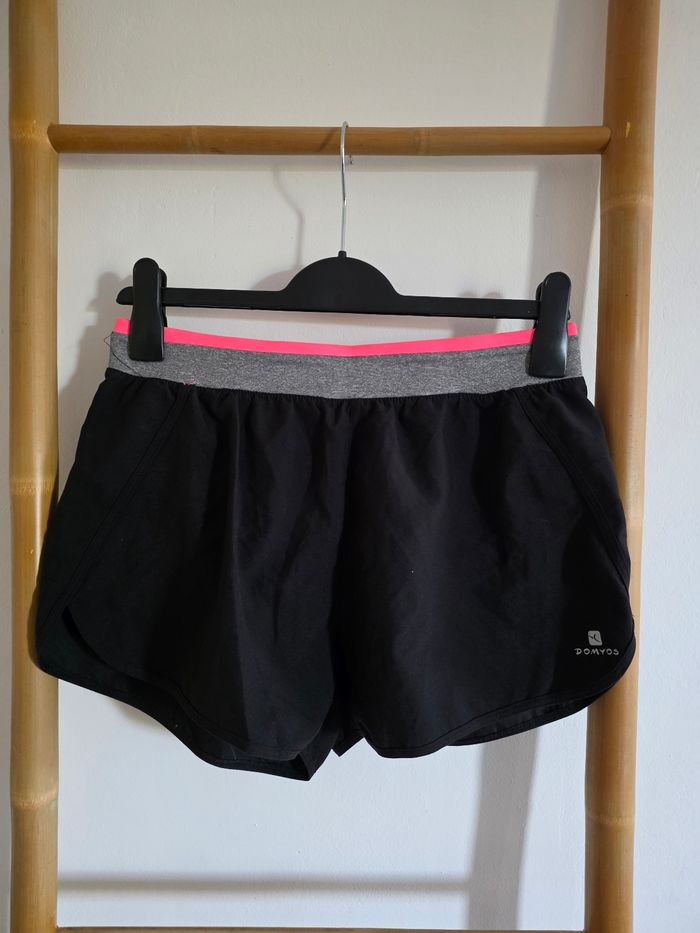 Short de sport Décathlon taille XS
