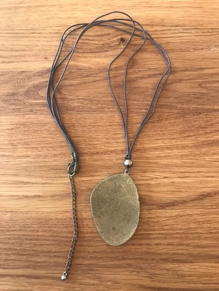 Collier à pierre verte - photo numéro 2