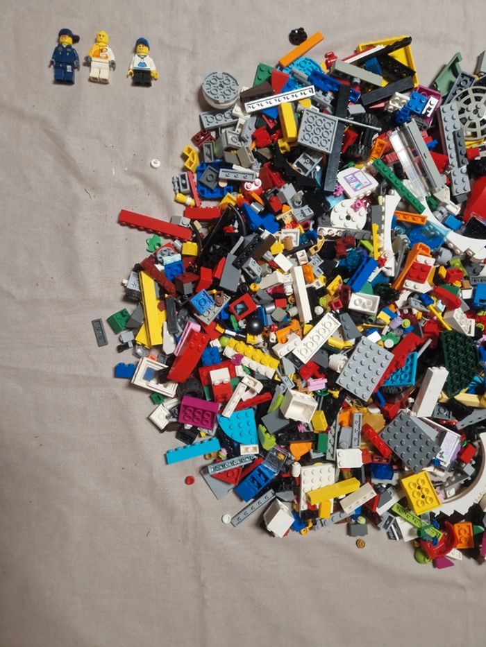 1,7 kg lego vrac tous univers + personnages A3 - photo numéro 3