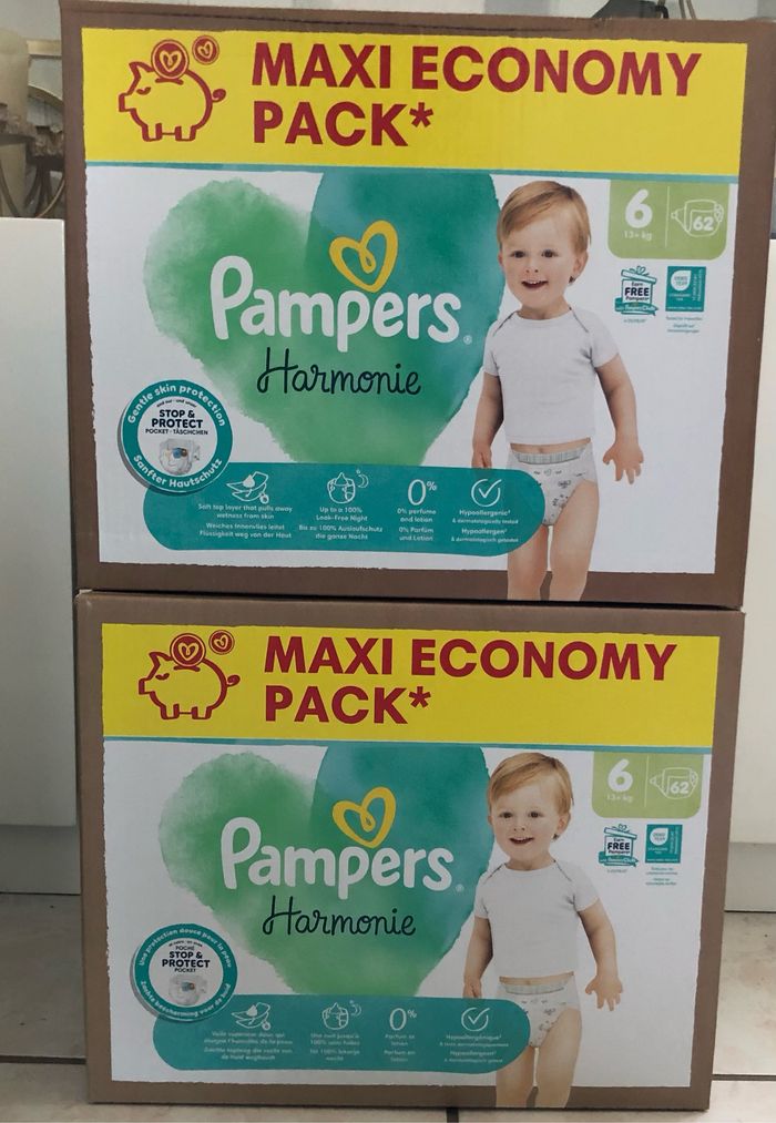 LOT DE 124 COUCHES PAMPERS HARMONIE TAILLE 6 NEUFS DANS L'EMBALLAGE