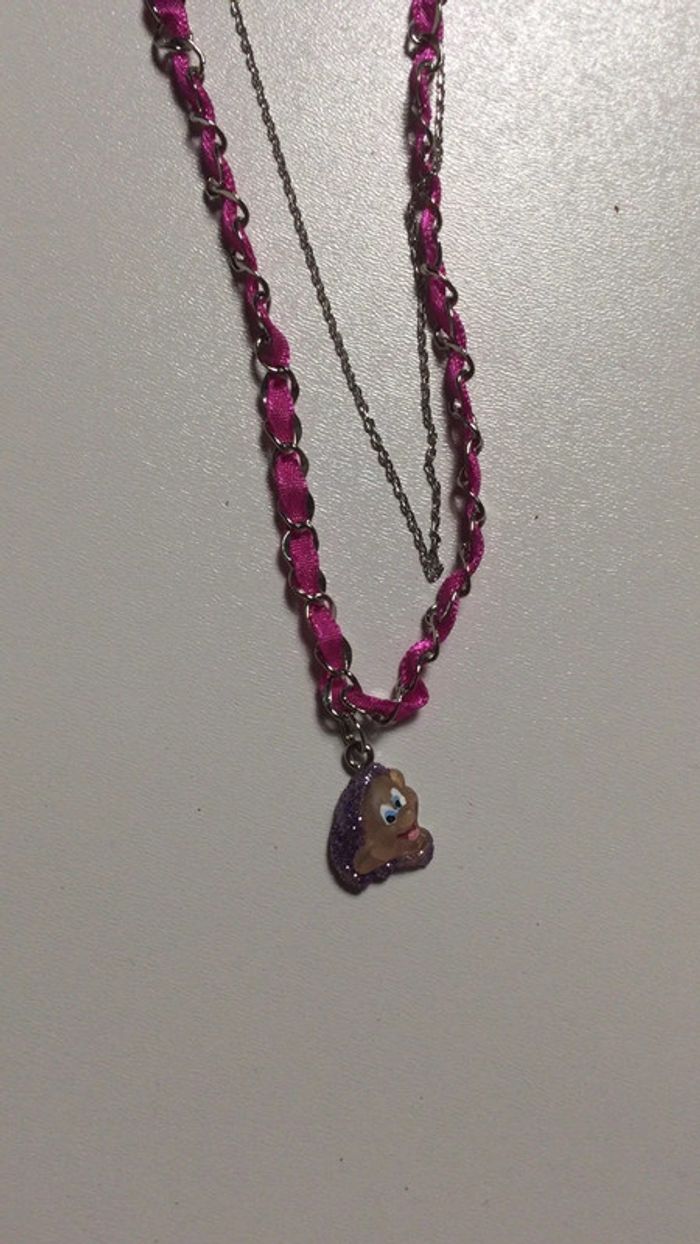 Collier disney neuf blanche neige nain fushia idee cadeau piniata anniversaire noel - photo numéro 2