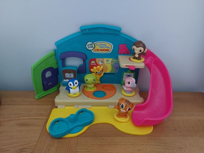 Les petits apprentis l'académie + 5 personnages LeapFrog