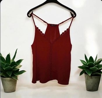 Blouse à fine bretelles 
Taille 36
En très bon état 
Porté une seule fois