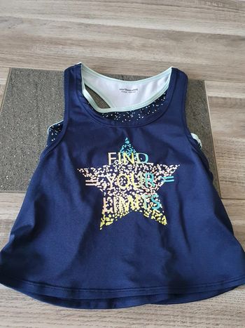 Débardeur brassière intégrée.