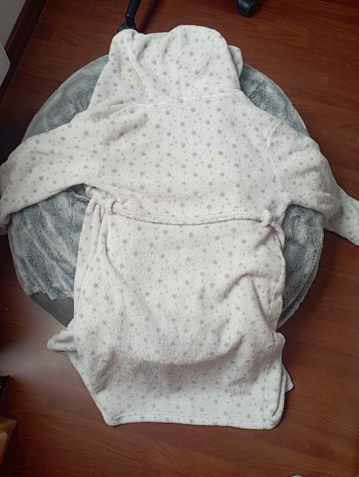 Robe de chambre imprimé étoiles avec capuche ceinture et poches La Halle 12/14 ans 5€ - photo numéro 3