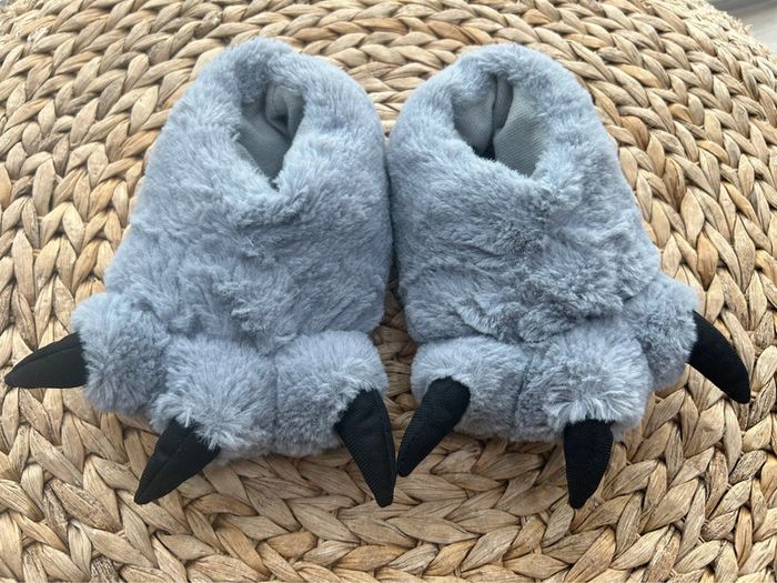 Chaussons pattes de monstre Neuf taille 22/23