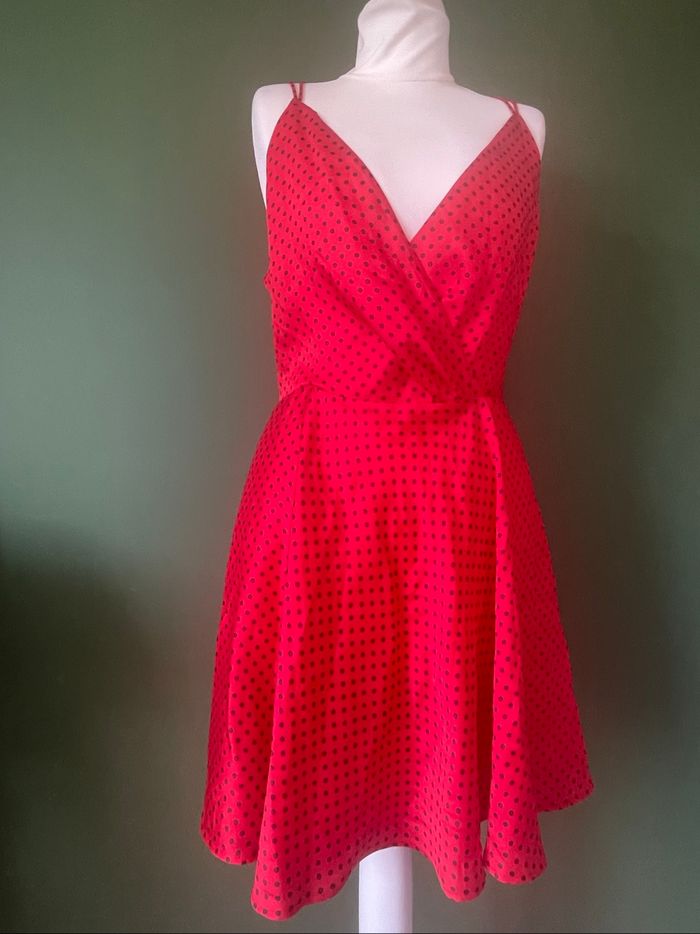 Robe rouge à pois dos nu – Taille S (neuve avec étiquette) - photo numéro 3