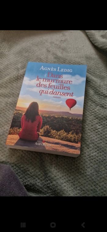Dans le murmure des feuilles qui dansent / Agnès Ledig