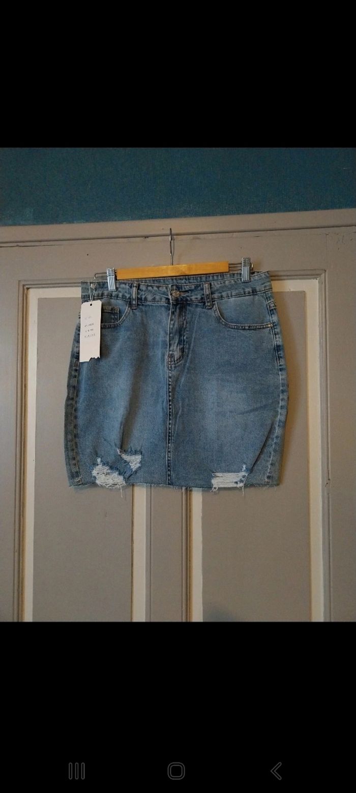 Jupe en jeans taille 42 neuve