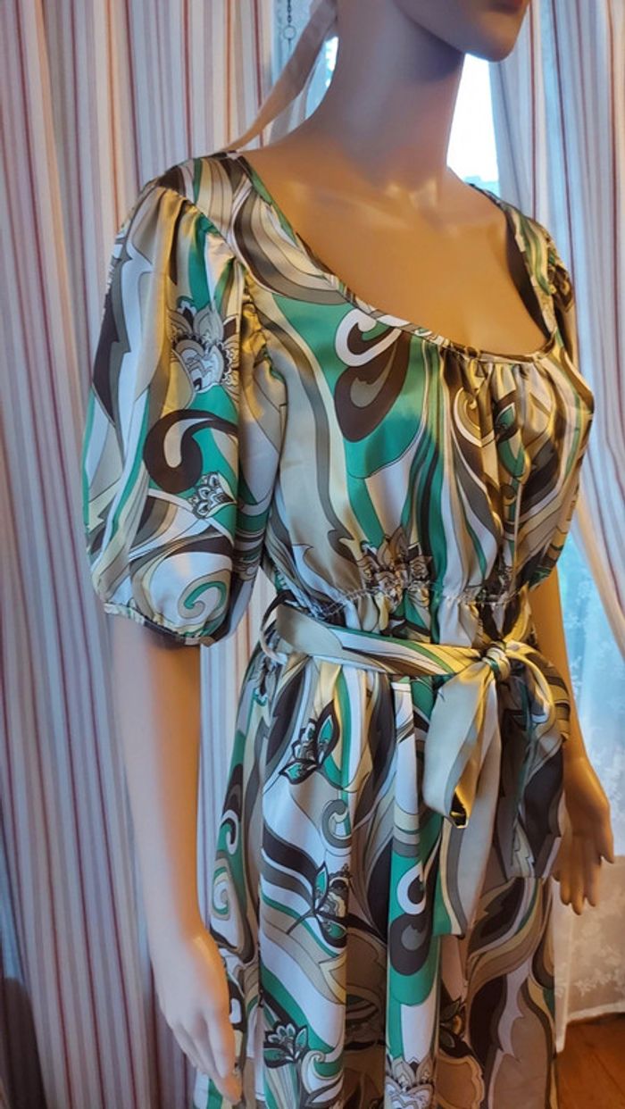 Robe satiné Vue sur Mer taille 42 - photo numéro 10