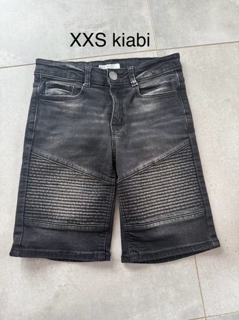 Short kiabi XXS noir  (12 ans junior) coupe slim