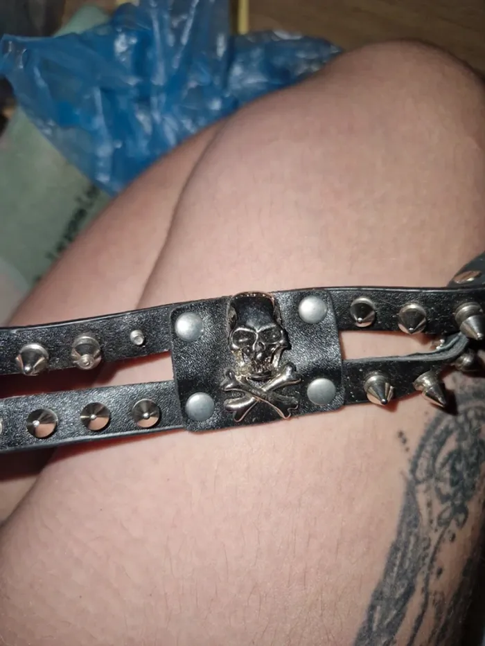 Bracelet avec pique et tête de mort - photo numéro 3