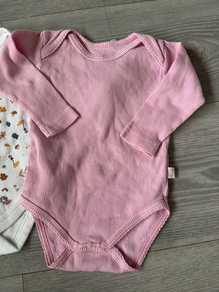 Lot de 2 bodies taille 6 mois - photo numéro 2