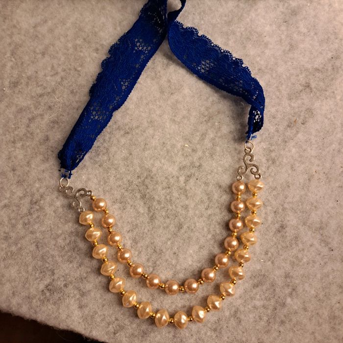 Collier bleu royal dentelle avec perles beige crème - photo numéro 9