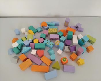 Blocs de Construction en Bois colorés  70 Pièces
