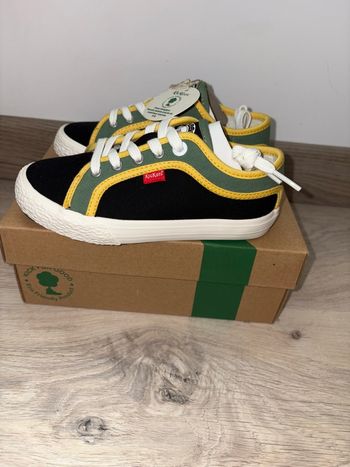 Baskets taille 28 Kickers neuves