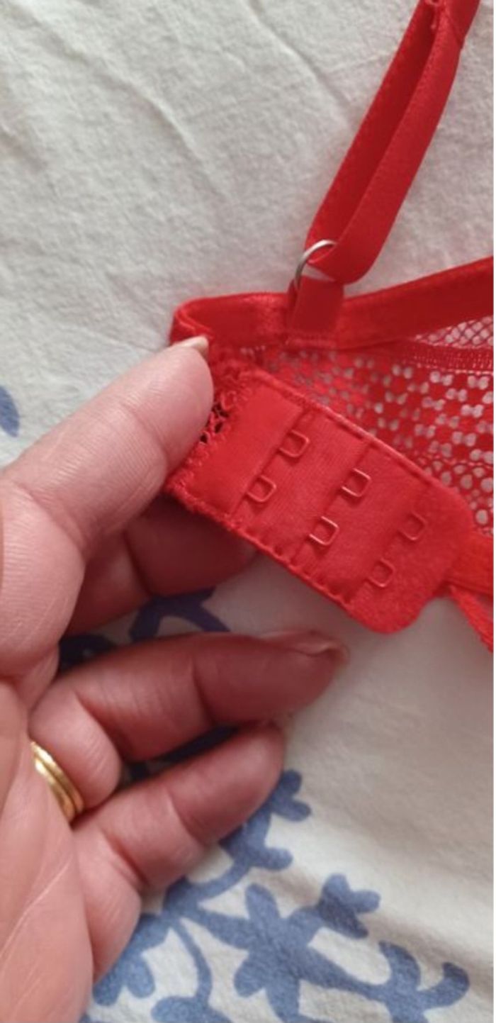 Très joli ensemble lingerie femme haut  95C Bas M - photo numéro 8