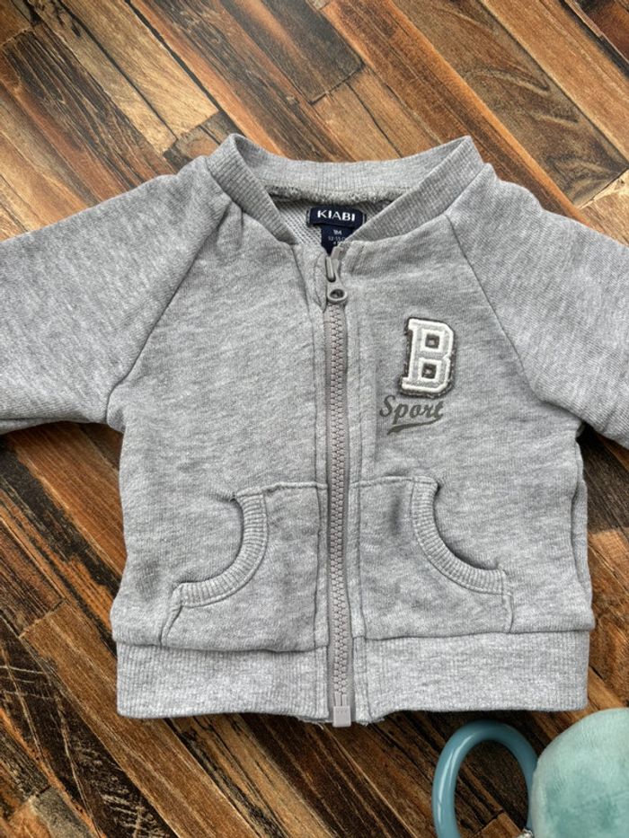 Gilet/sweat 1 mois - photo numéro 2