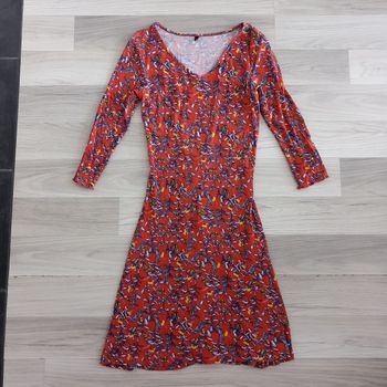 Robe imprimée mi-longue a manches longues taille S