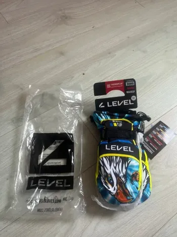 Moufle de ski enfant Level gloves neuf taille 7-8 ans prix boutique 42,50€