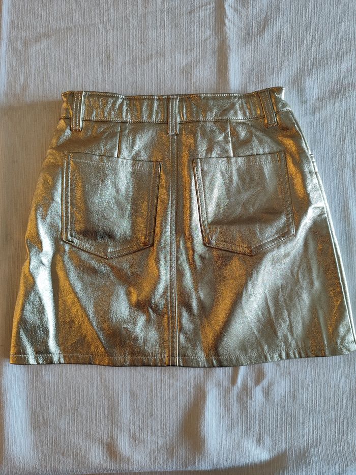 Juste fille en similicuir doré - photo numéro 2