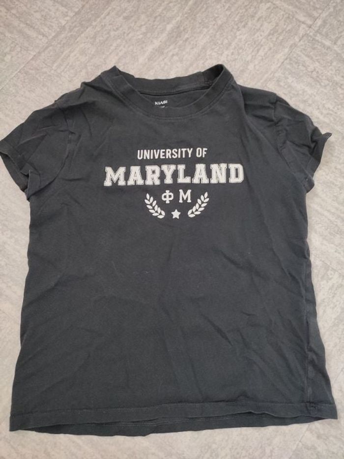 1 T-shirt plus le rayé blanc et rouge offert car petite tâche