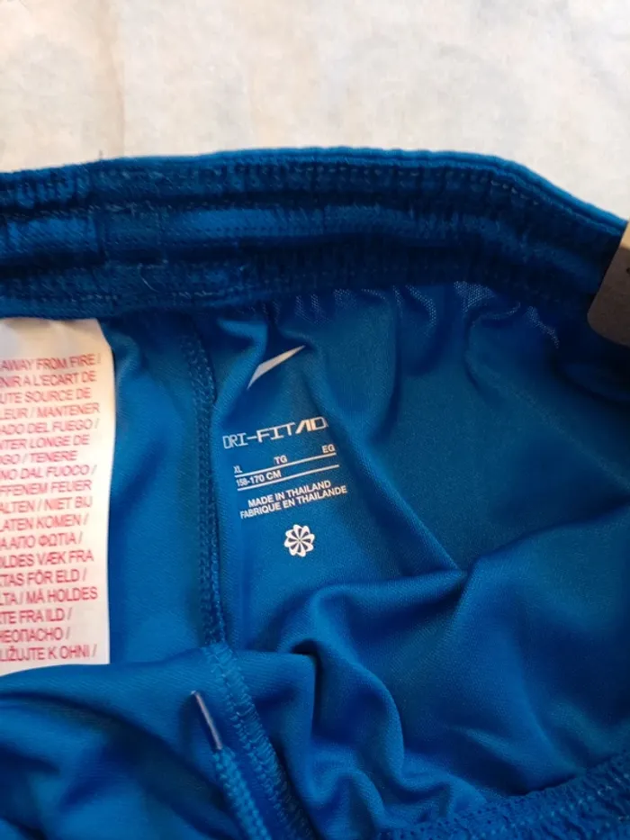 Short de foot Nike équipe de France taille 13/15 ans authentique neuf - photo numéro 7