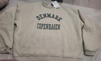 Sweat cropped imprimé universitaire