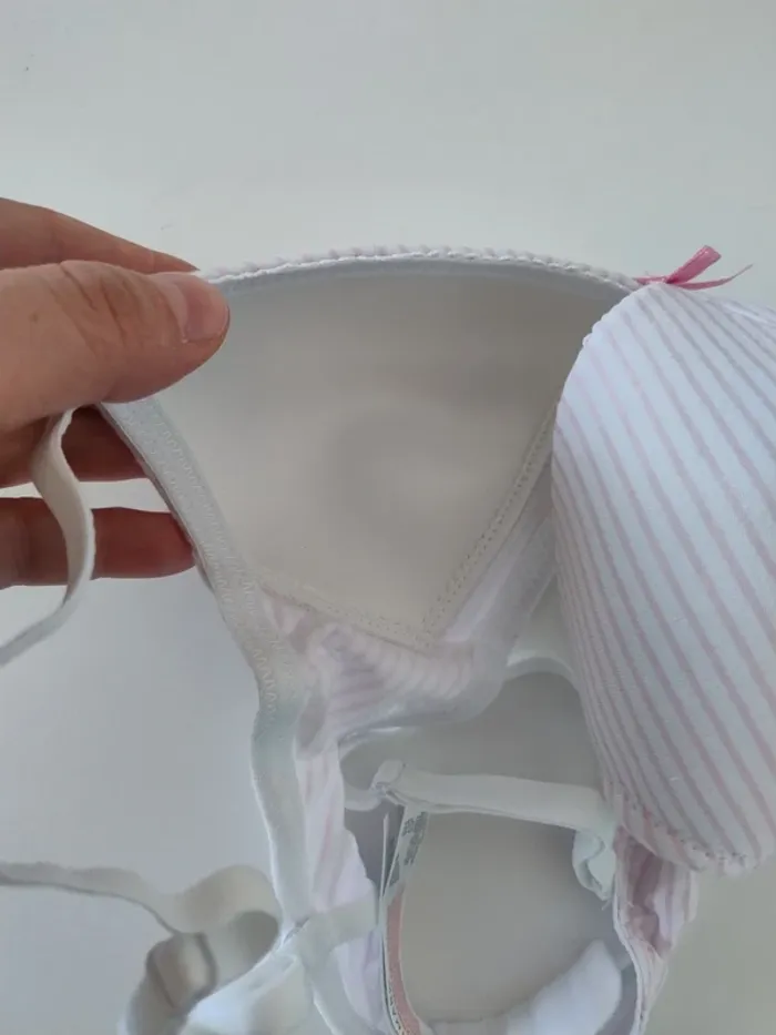 Deux soutien-gorge fille - photo numéro 5