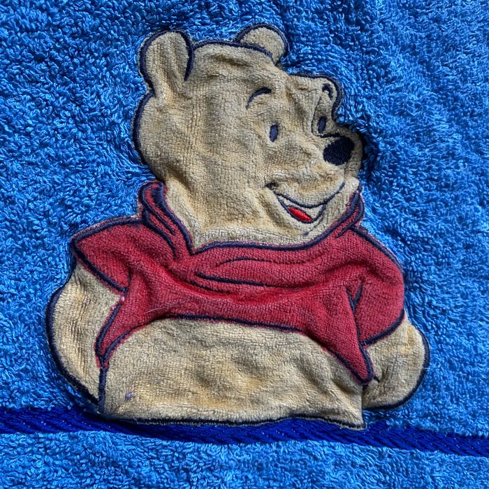 Serviette bleue avec motif Winnie l’ourson - photo numéro 2