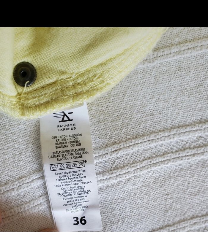 Short jaune - photo numéro 3