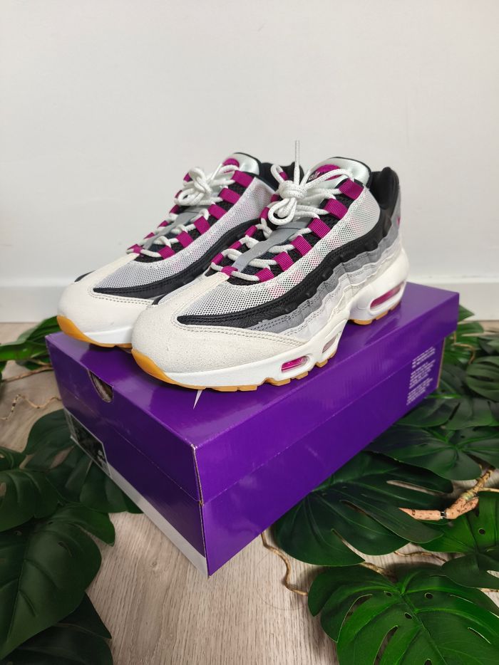 Air Max 95 Summit White and Cactus Flower
- Nike SB - photo numéro 2