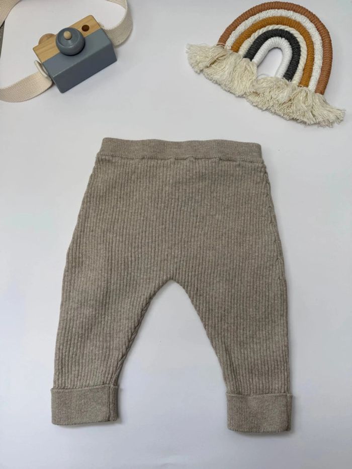 Legging côtelé H&M baby taille 6 mois, 68 cm comme neuf - photo numéro 2