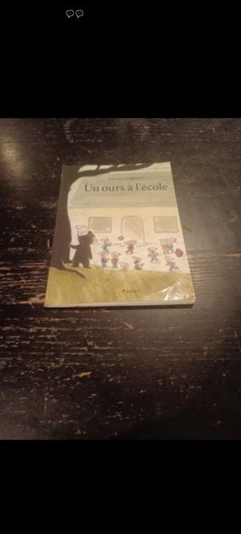 Livre, Un ours à l'école