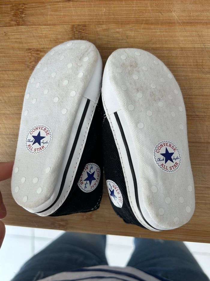 Converses noir TBE pointure 20 - photo numéro 2