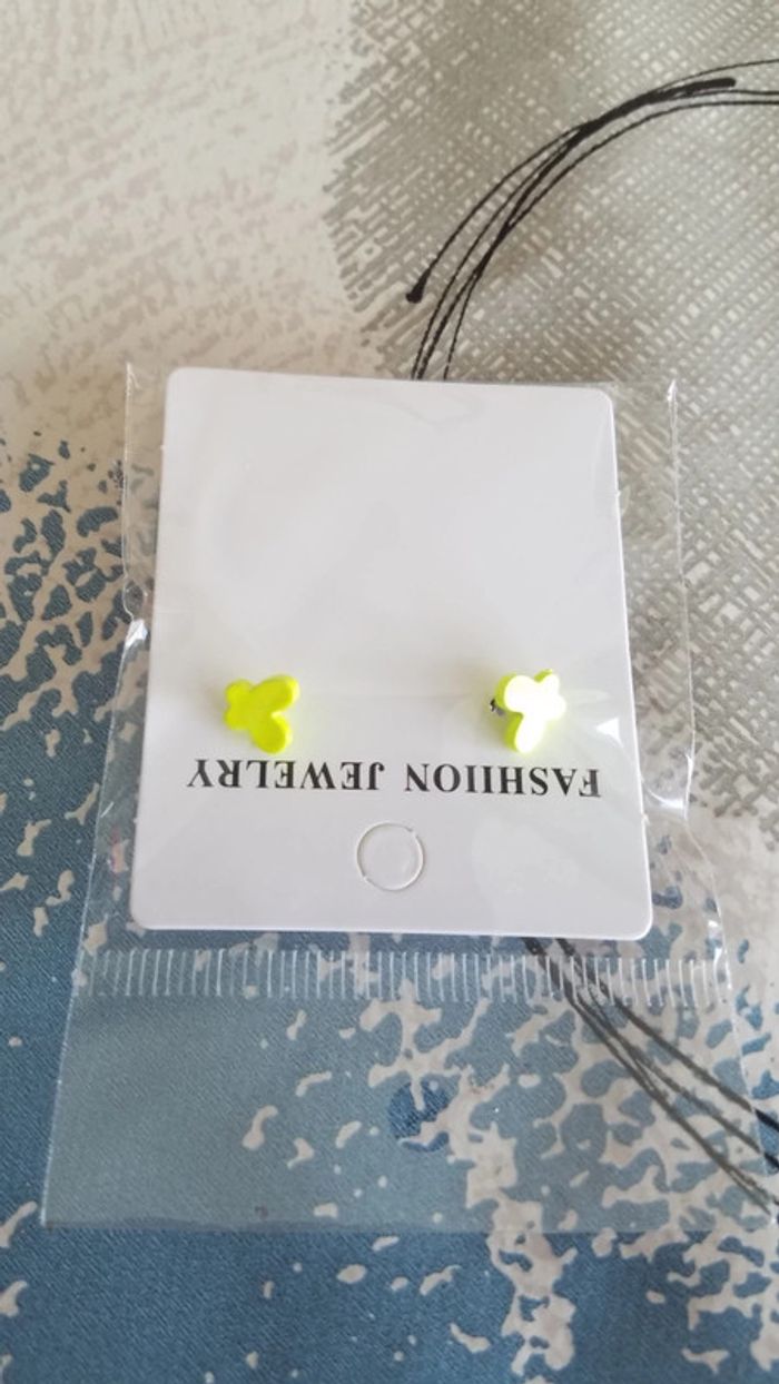 Boucle d'oreille papillon - photo numéro 2