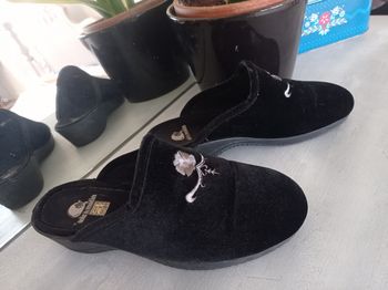 Chaussons en velours noir 38