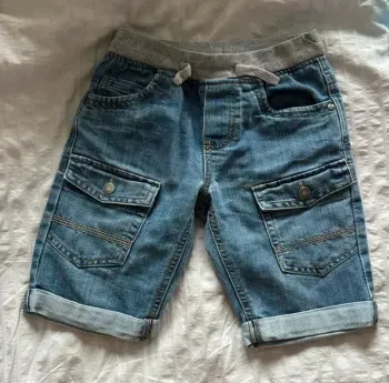 2 short Taille 8 ans