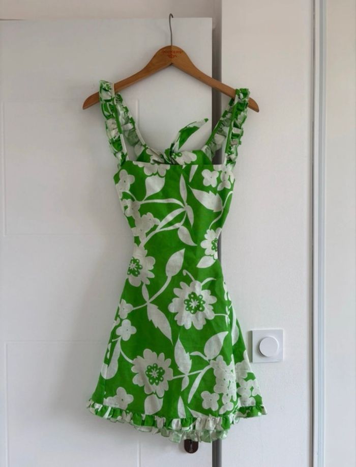 Robe verte et blanche imprimée