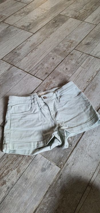 Très beau short de chez H&M taille 36 en très bon état 👌