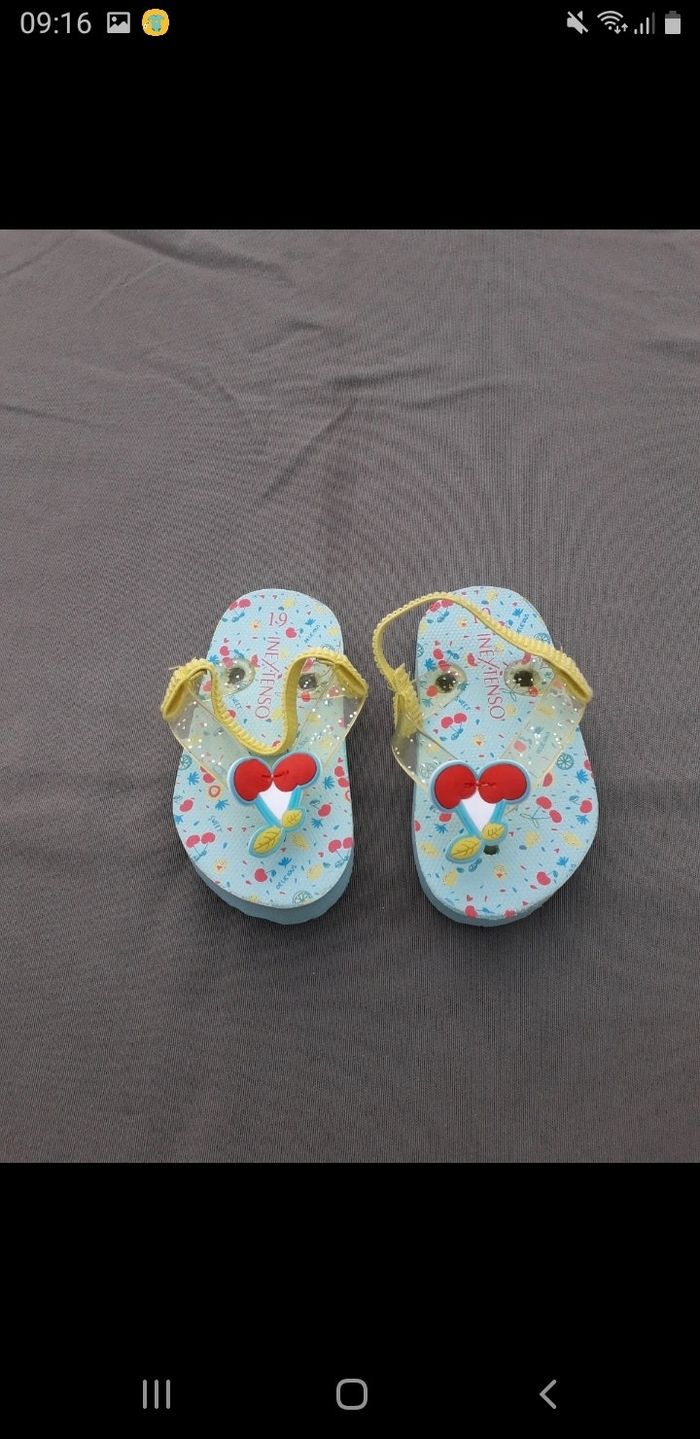 Paire de tongs bébé filles pointure 19 - photo numéro 2